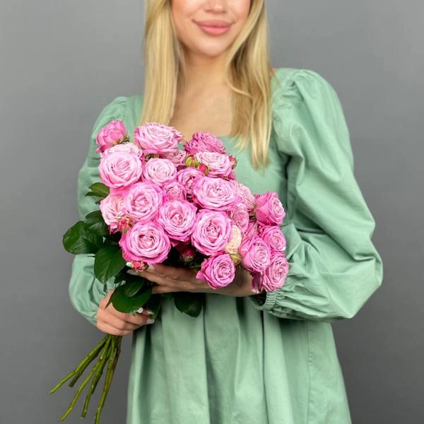 Монобукет кустовых роз Lady Bombastic купить в Новосибирске