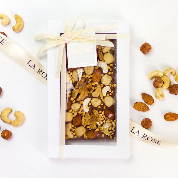 Бельгийский шоколад ручной работы «Плитка с орехами» купить в Новосибирске