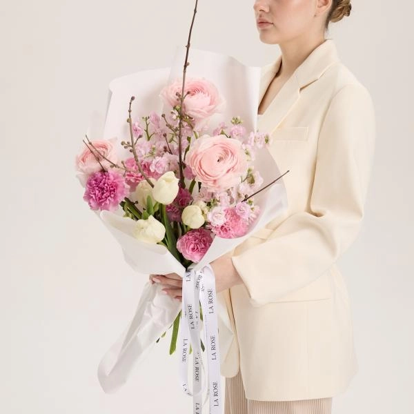 Букет Весенний букет из тюльпанов с цветущими ветками купить в Новосибирске