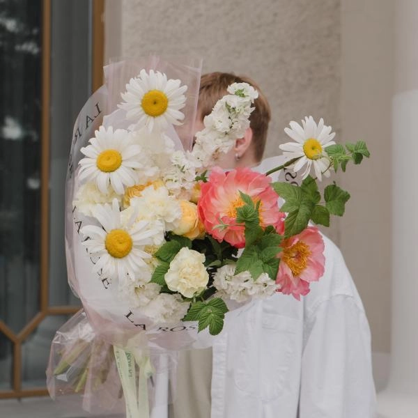 Букет Букет с ромашками и корал купить в Новосибирске