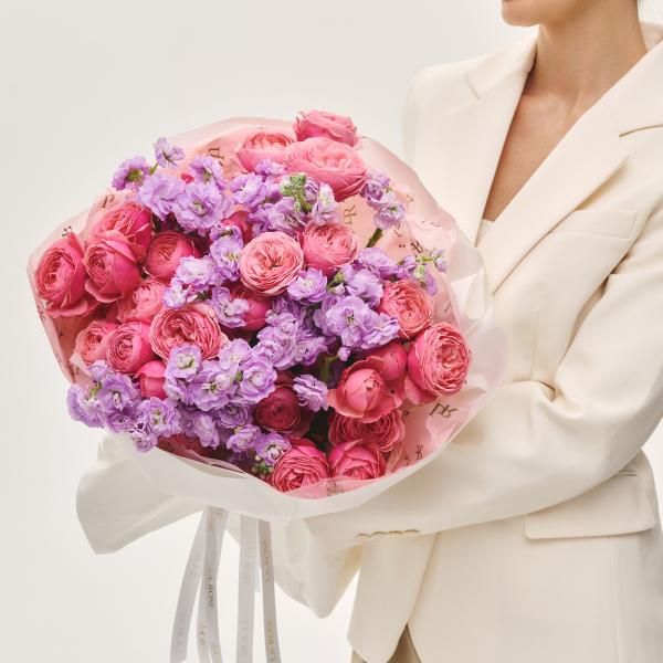 Дуобукет из кустовой розы Silva Pink с левкоем Дуобукет из кустовой розы Silva Pink с левкоем купить в Новосибирске