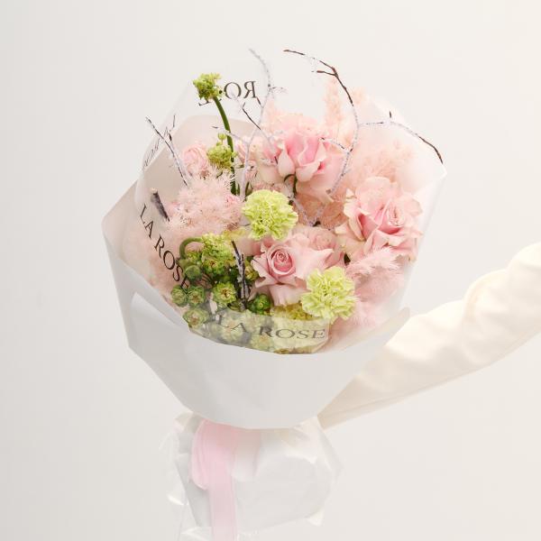 Букет Сборный букет с воздушным аспарагусом и розами купить в Новосибирске