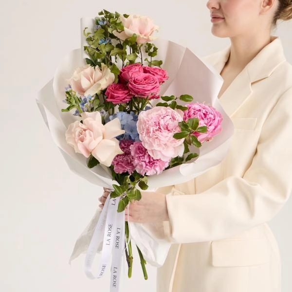 Букет Яркий букет с пионами и розами купить в Новосибирске