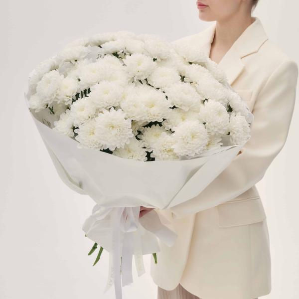 Монобукет из белой кустовой хризантемы купить в Новосибирске