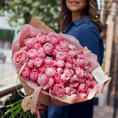 Пионовидная кустовая розовая роза купить в Новосибирске