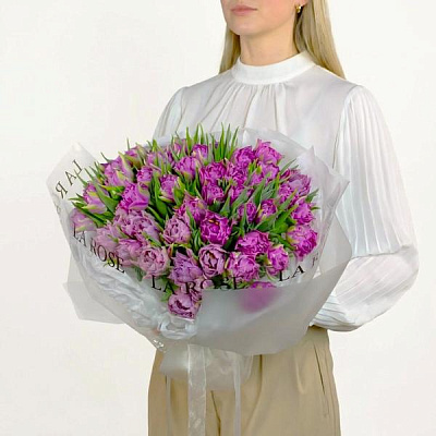 Букет сиреневых тюльпанов