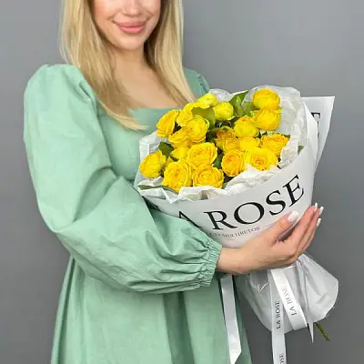 Букет Моно кустовой розы Luna Trendsetter в упаковке