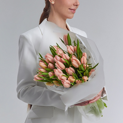 Букет персиковых тюльпанов