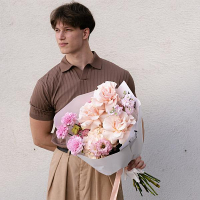 Букет с  французской розой и эустомой