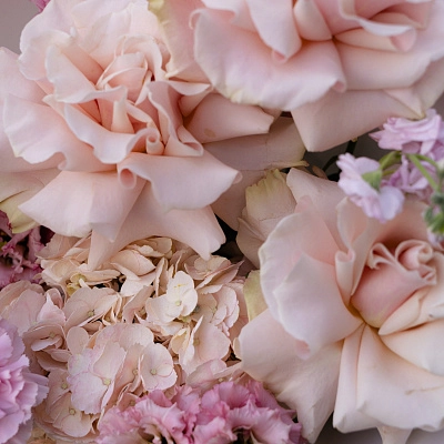 Букет с  французской розой и эустомой