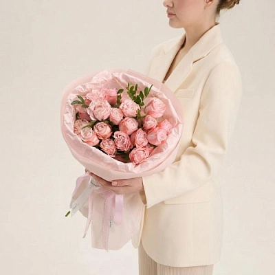 Монобукет из кустовой розы Madam Bombastic, 5 шт