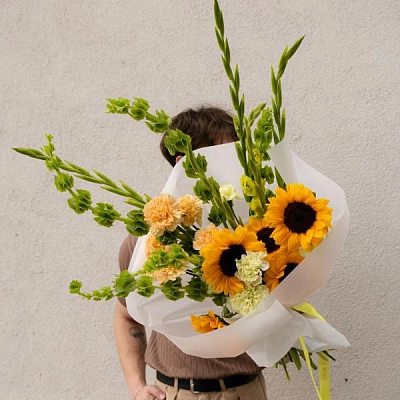 Букет с  подсолнухом и гладиолусом