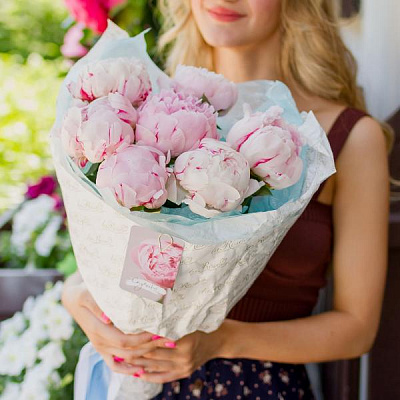 Букет нежно-розовых пионов купить в Новосибирске
