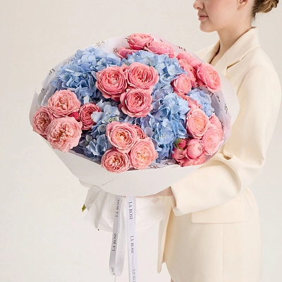 Дуобукет из кустовой розы и гортензии