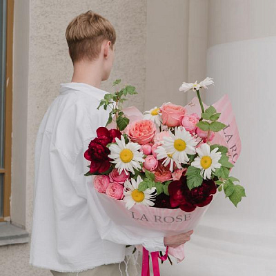 Букет с ромашками и сильвой