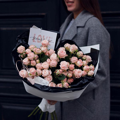 Кремовая кустовая роза сорта Bombastic купить в Новосибирске