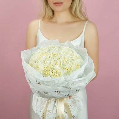 Белые гвоздики