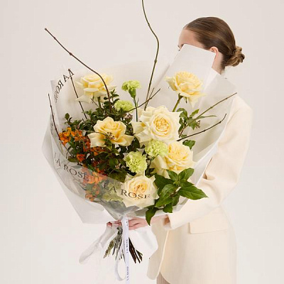 Весенний букет с пионовидными розами