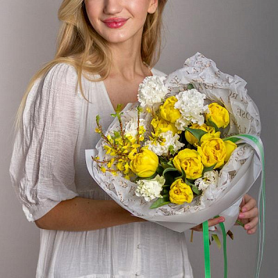 Дуобукет из тюльпанов и эустомы купить в Новосибирске